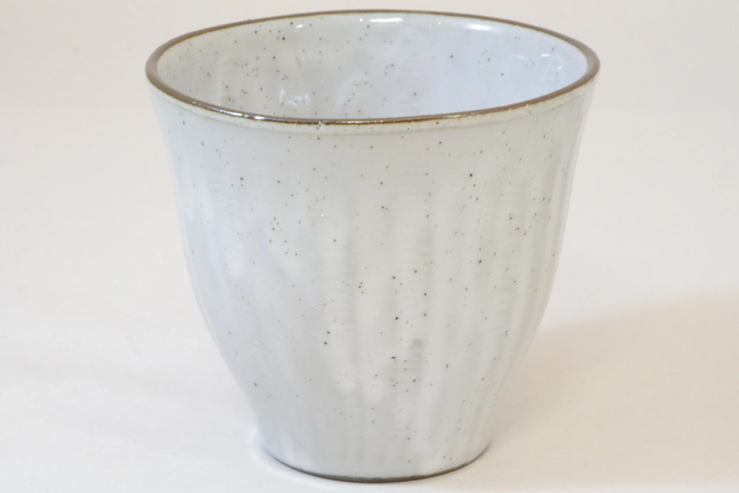 528-4235 White on grey cup