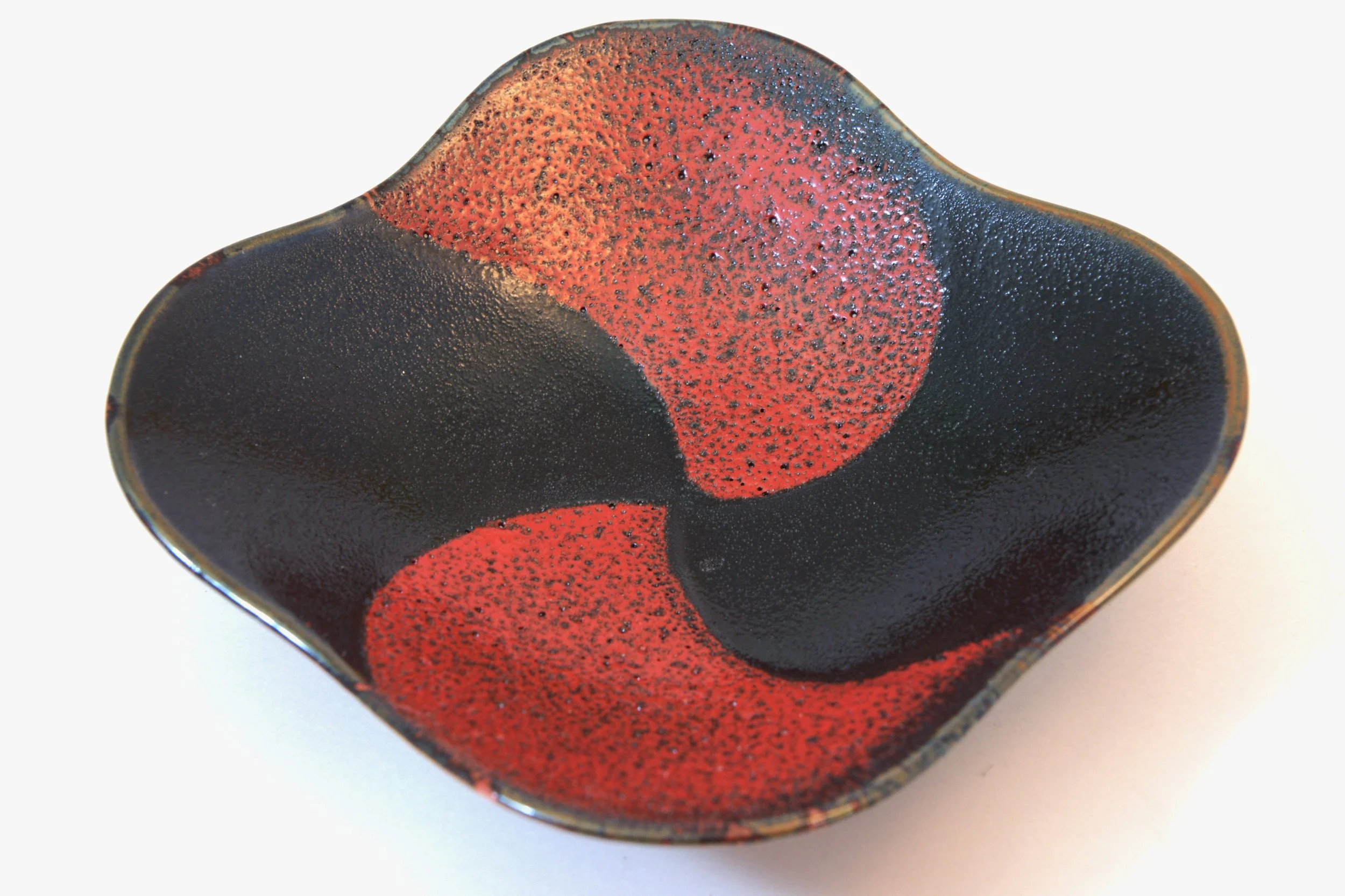 221-0524 Red and black mid bowl