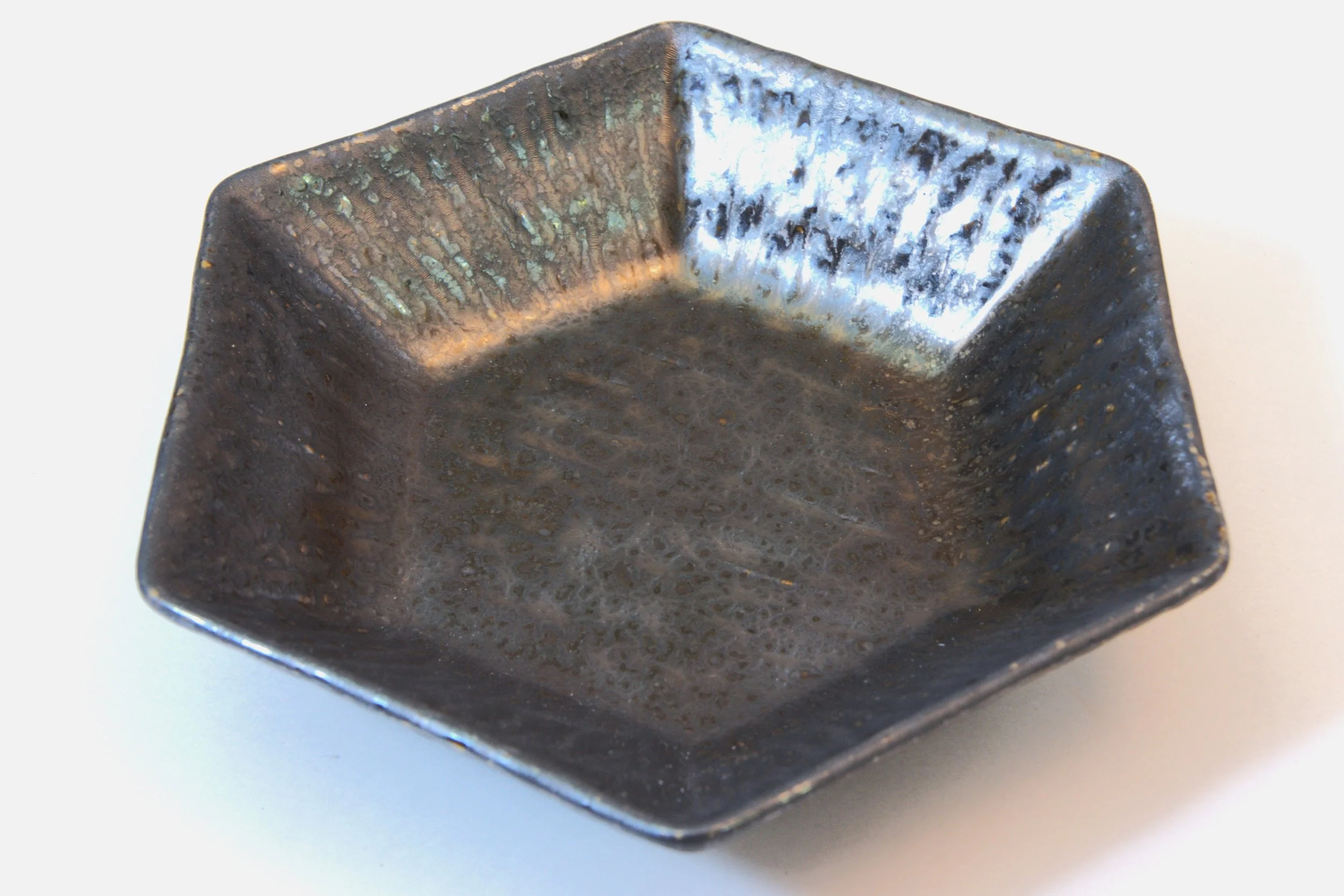 131-0577 Brown hexagonal mid plate