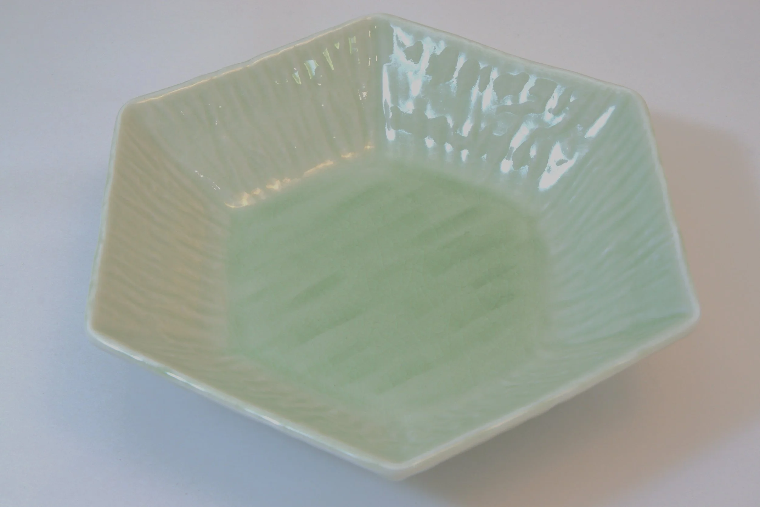 131-0578 Light green hexagonal mid plate