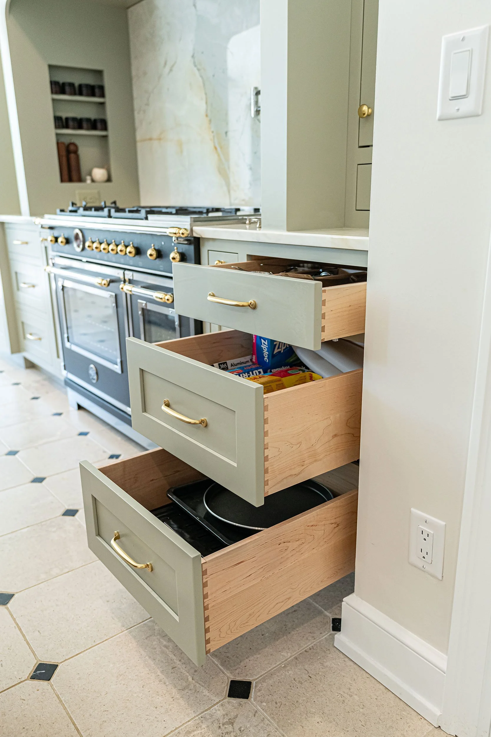 The-English-Manor-Custom-Cabinetry-009.jpg