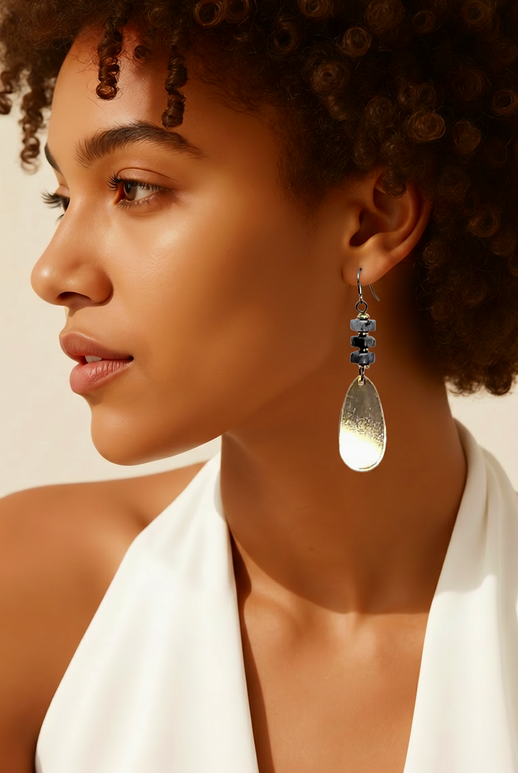 labradorite_and_golden_dangle_model%5B1%5D.png