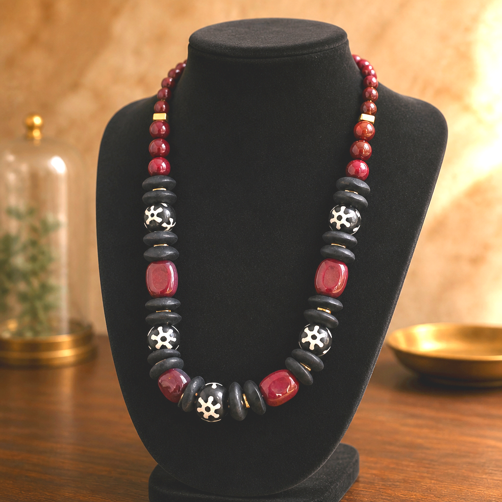 Black_Ashanti_Glass_Necklace_3%5B1%5D.png