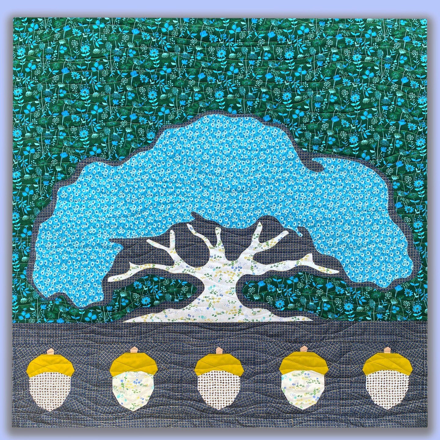 Who guessed design #5 from the previous post?
. 
Final size: 40x40
Machine applique tree and foundation paper pieced acorns using @modernquiltingbyb 's template
. 
.
.
.
#oakquilt #oaktreequilt #wallquilt #customgift #customquilt #goodquilt