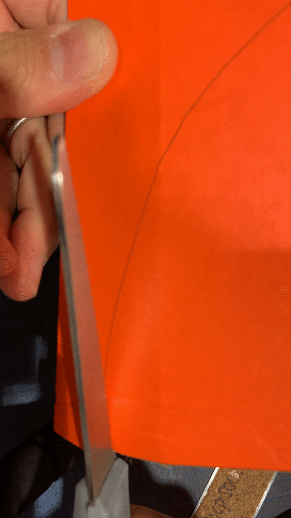 Cutting the curve with scissors