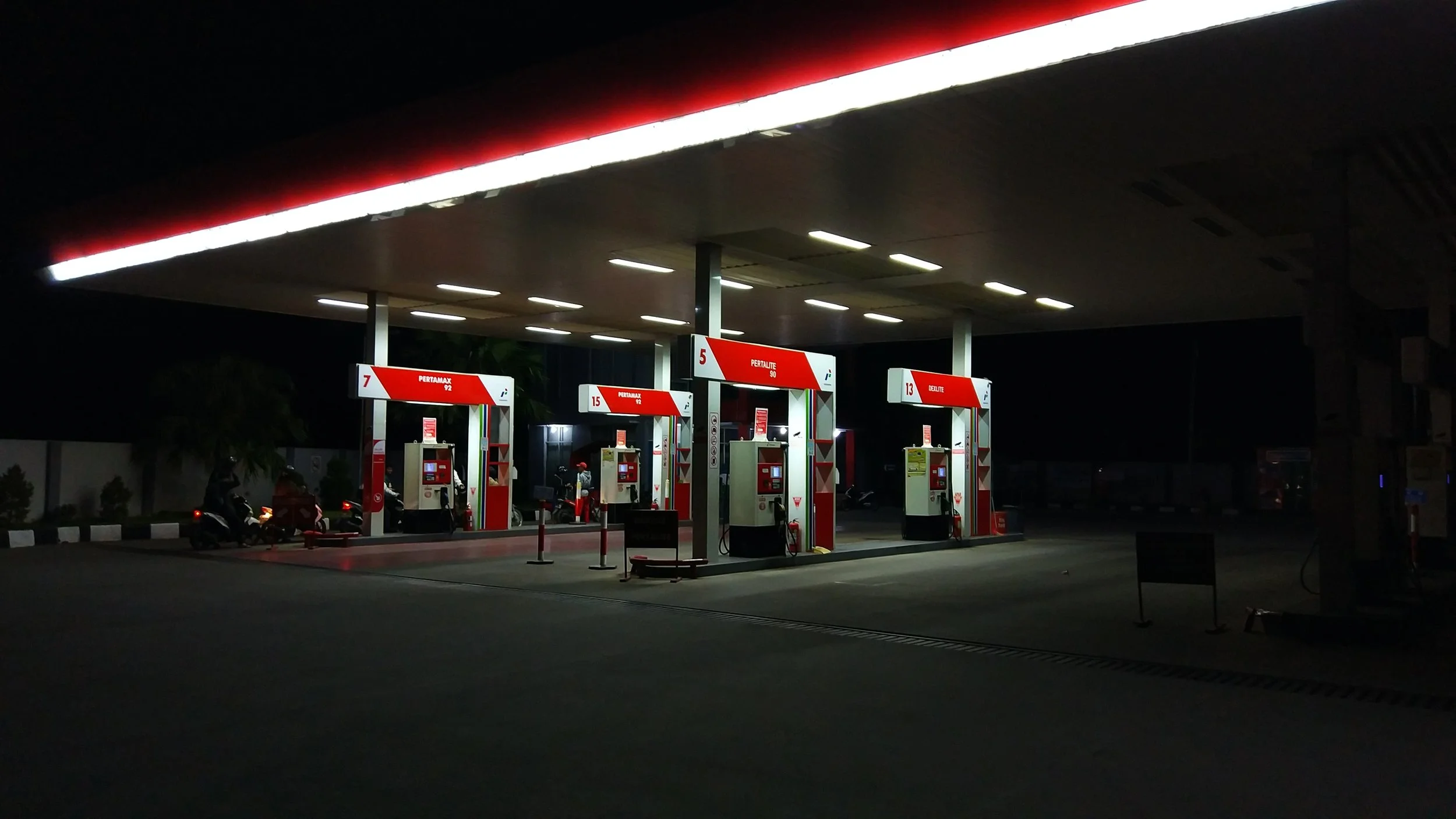 Oil settles higher on Russian supply disruption