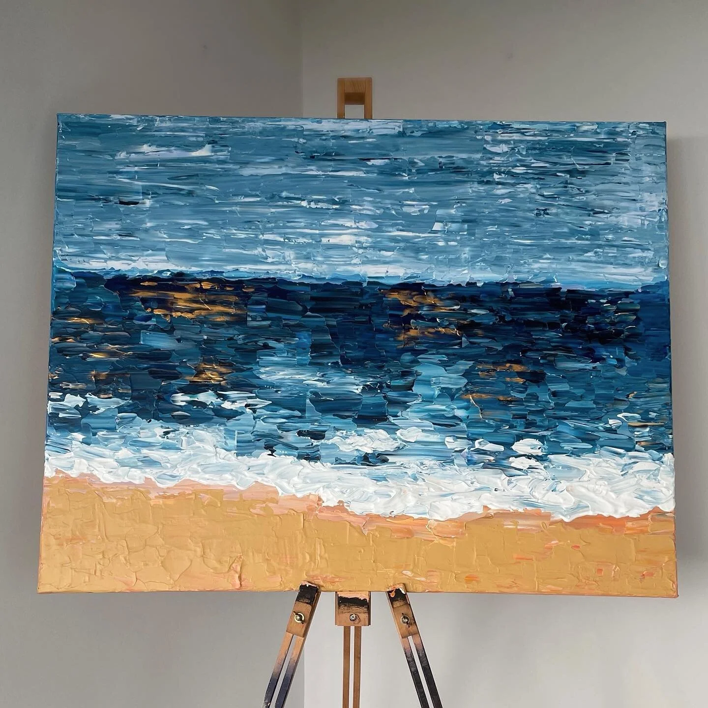 As The Sun Shines On The Ocean ☀️ 

This is my biggest canvas since I started Ginger Chicken Design! Yesterday the painting was delivered and put up on the wall. Ta daaaa! ✨

The poochy who lives next door seems to like it 😄🐶