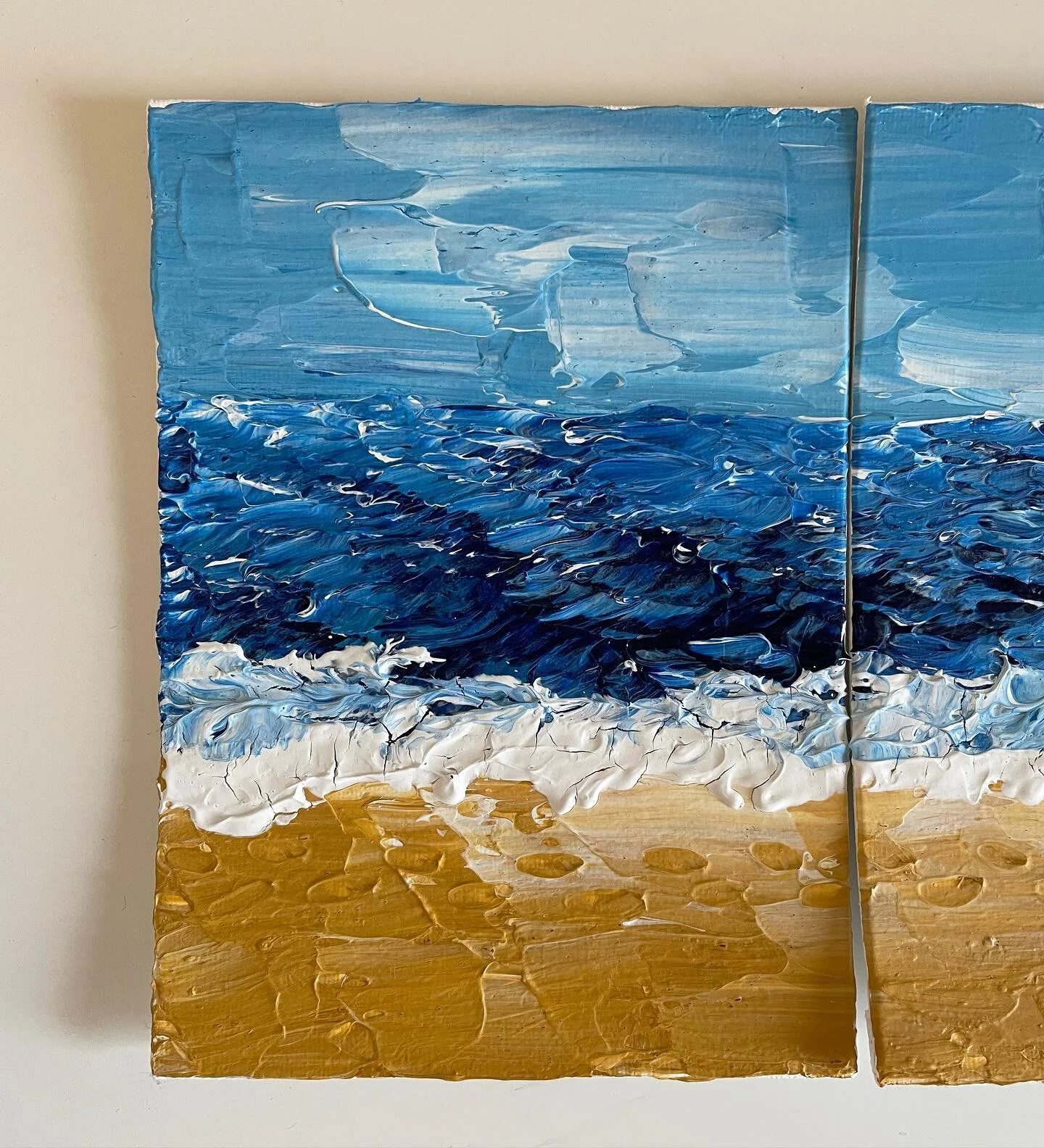 For today&rsquo;s #MarchMeetTheMaker the prompt is Mistake/Lesson. 

This set of three pictures shows my experimentation with cheap artist&rsquo;s board and poor quality acrylic that I bought from Amazon. The lesson here is, buy good quality material