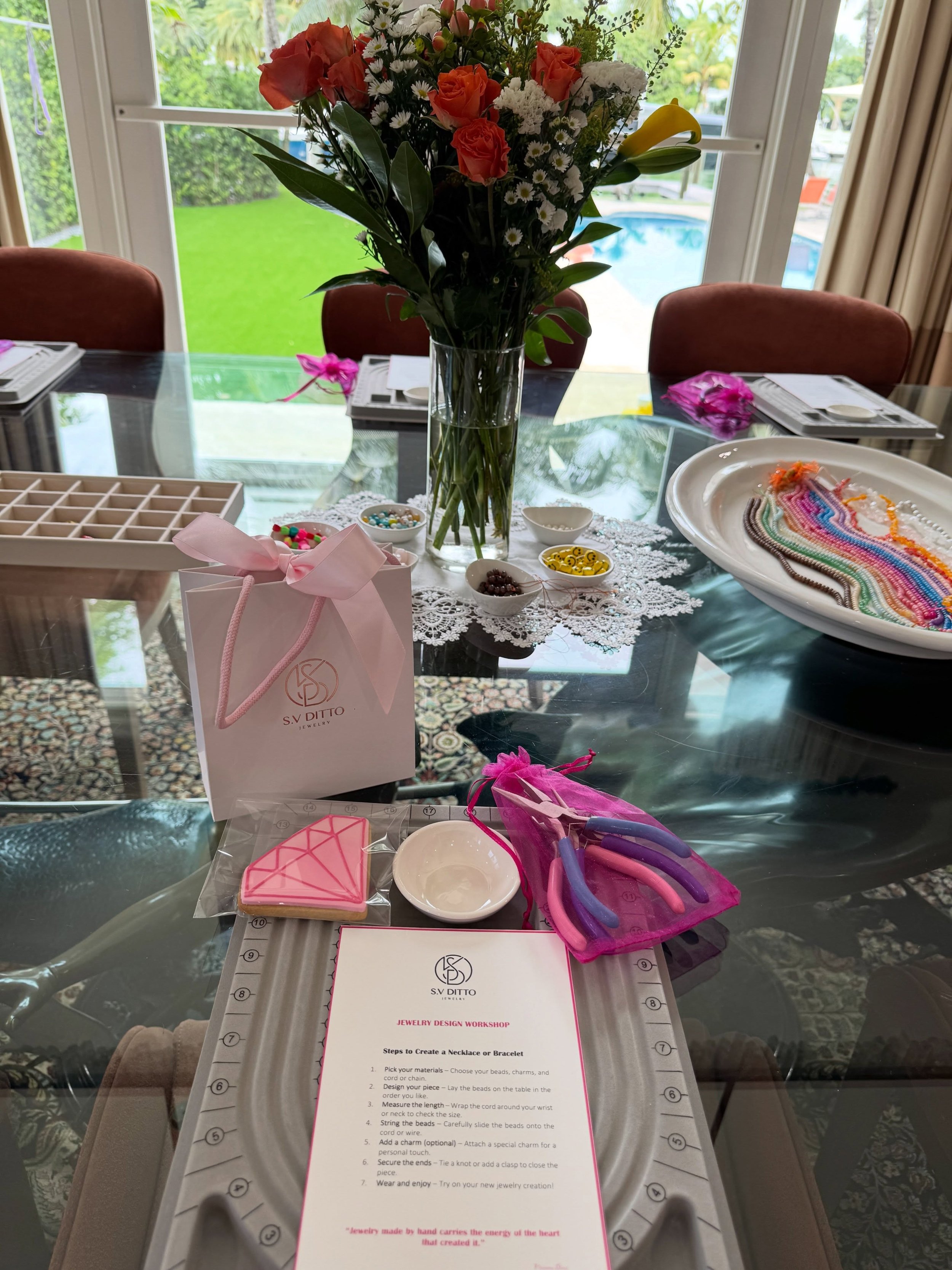 Sweet fifteen jewelry workshop 💖✨
Such a beautiful and special experience celebrating my niece&rsquo;s fifteenth birthday today! Surrounded by her best friends, where creativity and love were the heart of it all.
I feel so blessed and happy to have 