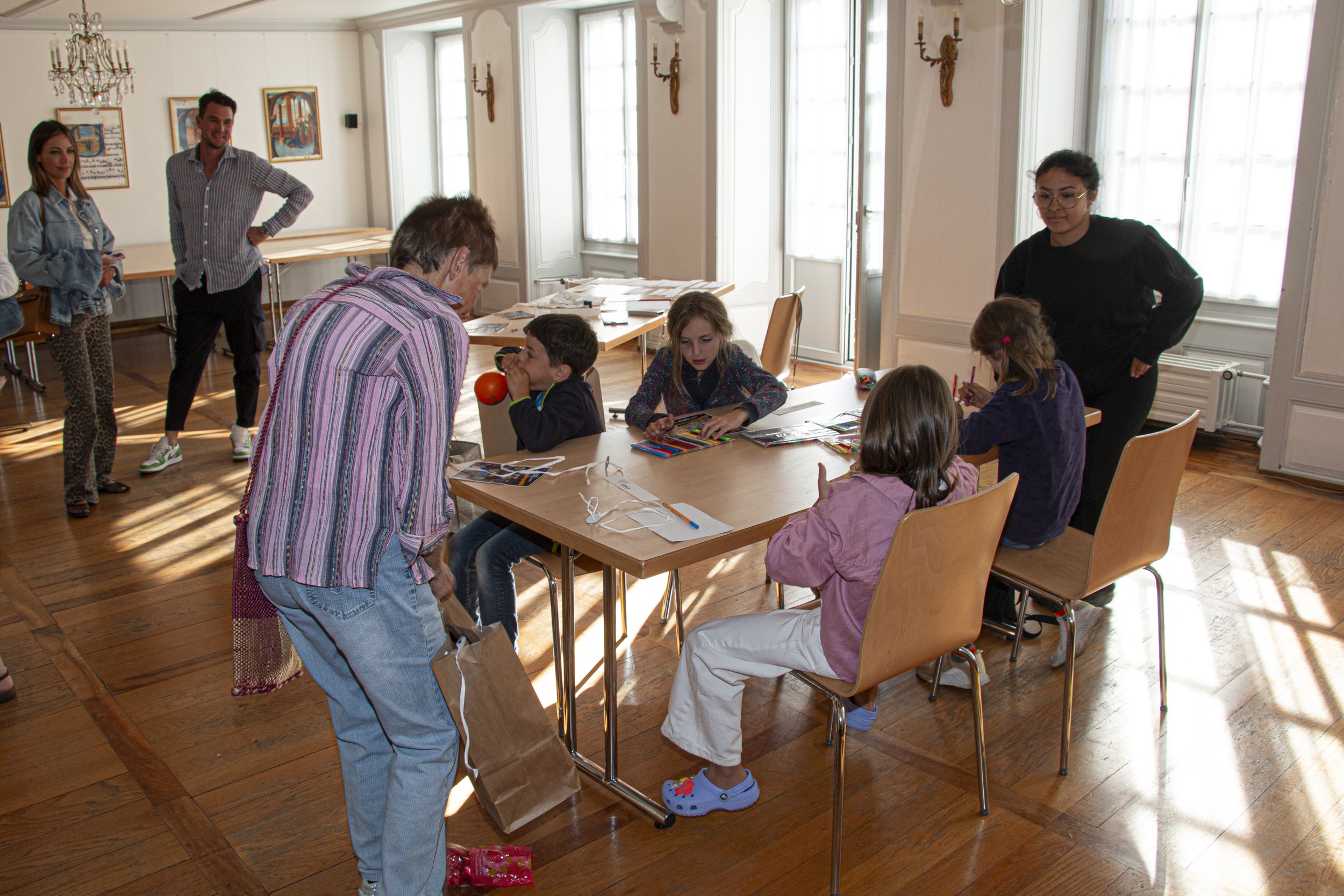 376 Marianne avec enfants .jpg