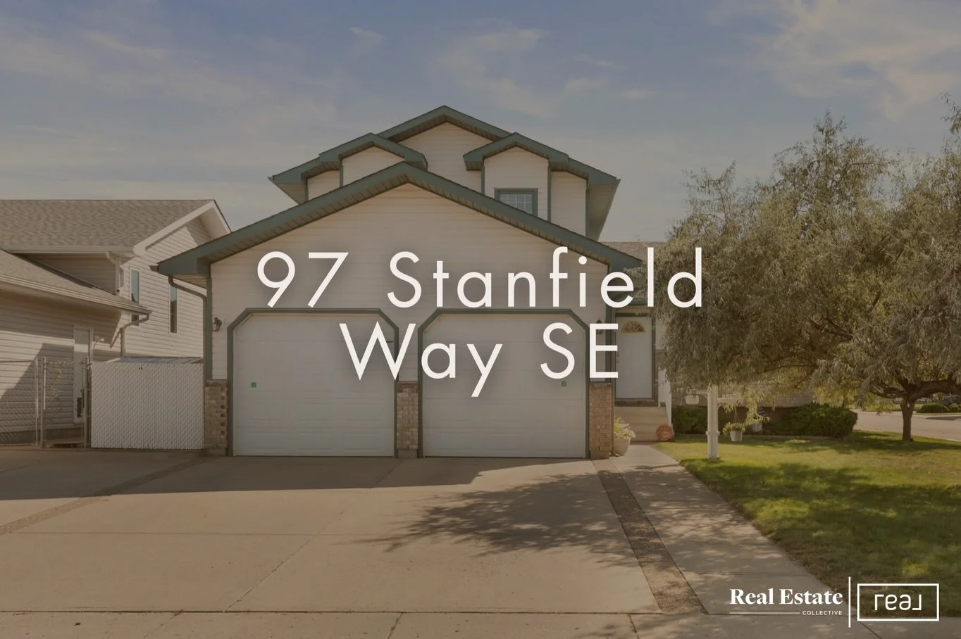Welcome to this beautifully maintained 2-storey split in a quiet, family-friendly neighbourhood close to schools and parks. With 5 bedrooms, a dedicated office, and 4 bathrooms, there&rsquo;s plenty of room for the whole family. Enjoy the spacious la