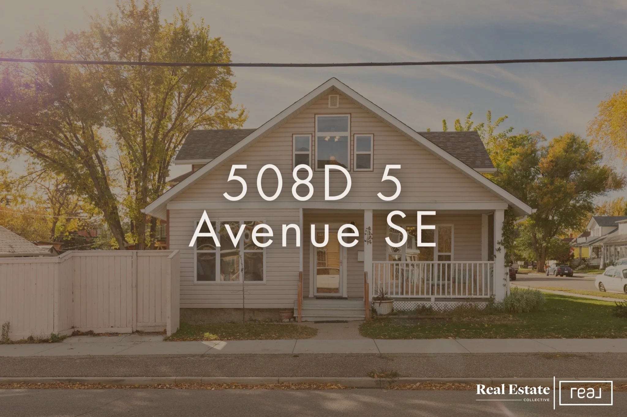 Charming character meets modern updates in this lovely SE Hill home! This 1&frac12;-storey property offers 3 bedrooms, 2 bathrooms, an updated kitchen with stainless steel appliances, and bright living and dining spaces. The bonus upstairs sitting ro