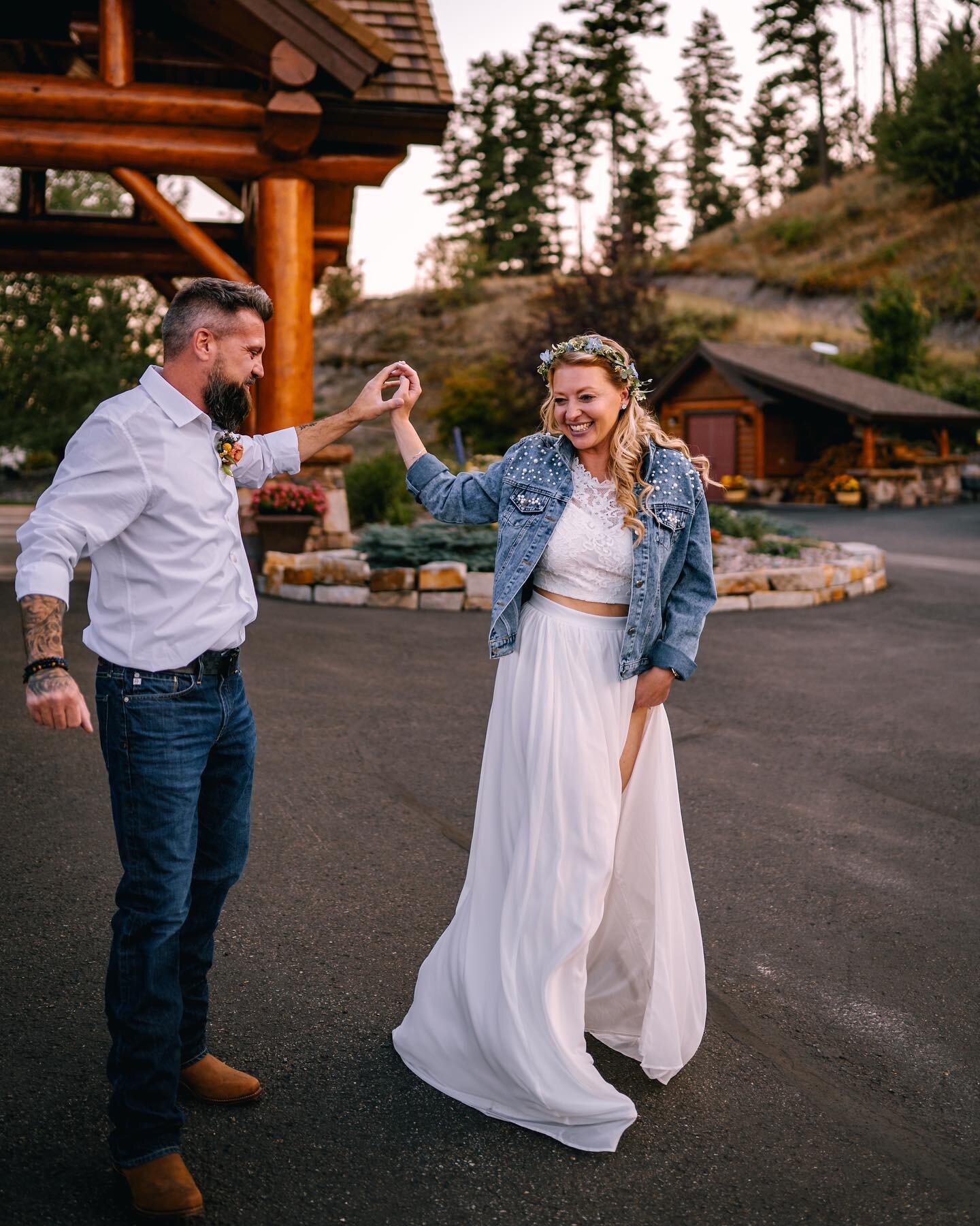 This is the best!

These two live in the other side of the country and came to Montana two years ago for their elopement. 

Last year they came back for their anniversary and invited me to join. Not just me, but also their other vendors. We enjoyed d