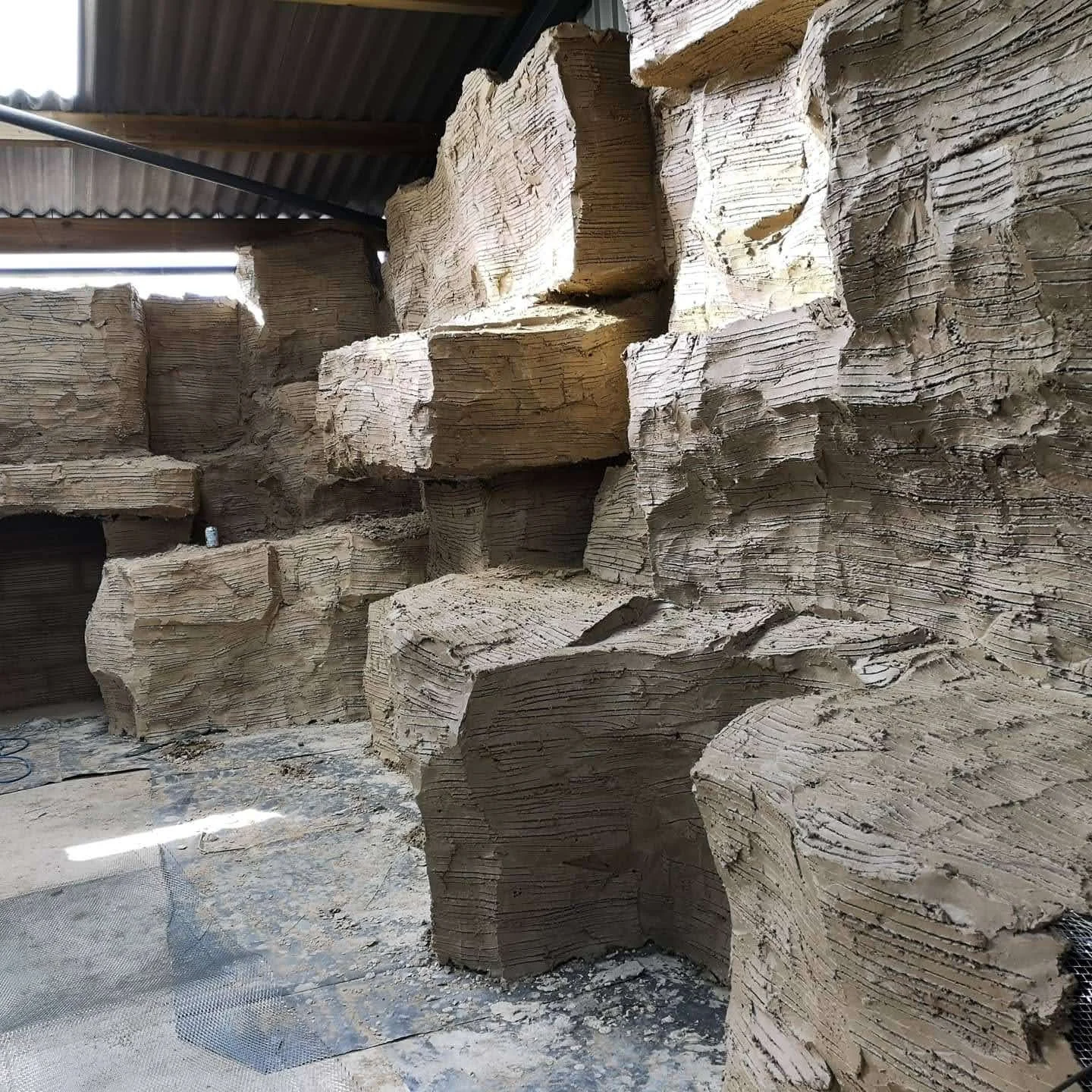 artificial rock big cat dens for UK zoo