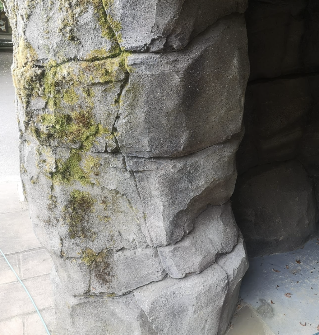 Aged stone look from  concrete to look like rock