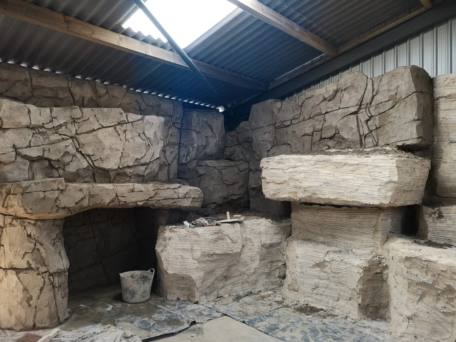 on show snow leopard dens for northumberland zoo uk