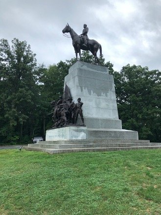 Robert E. Lee Virginia Memorial along Confederate Avenue, photo by Sara Potts.