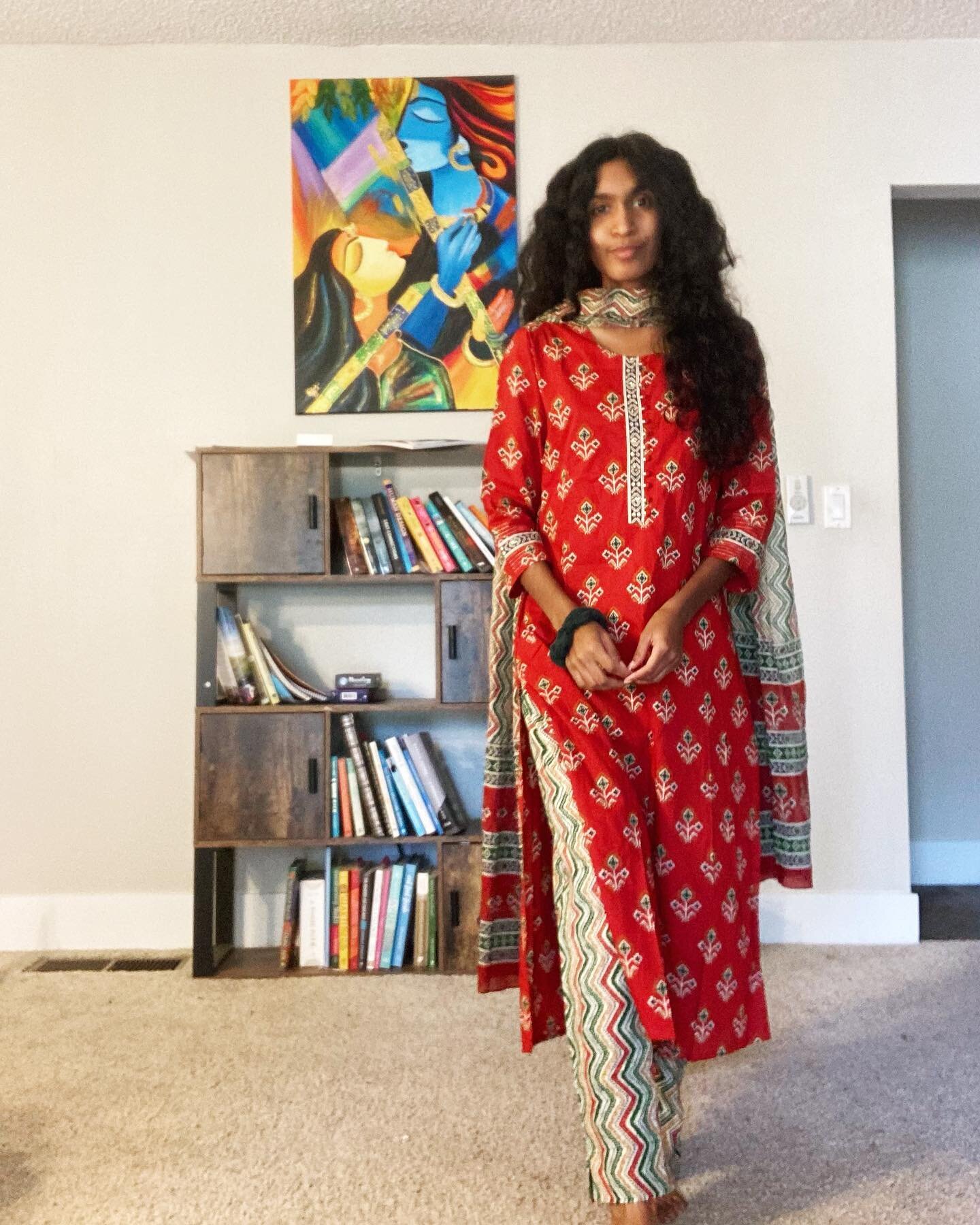 What are we wearing for Diwali?

I honestly bought this kurta set SOLELY because I liked the zig zag print on the pants but then it ALSO came with this duppata with zig zag print too

Can we even??

She is comfy. 

She is stylish. 

She is MANGO

Eve