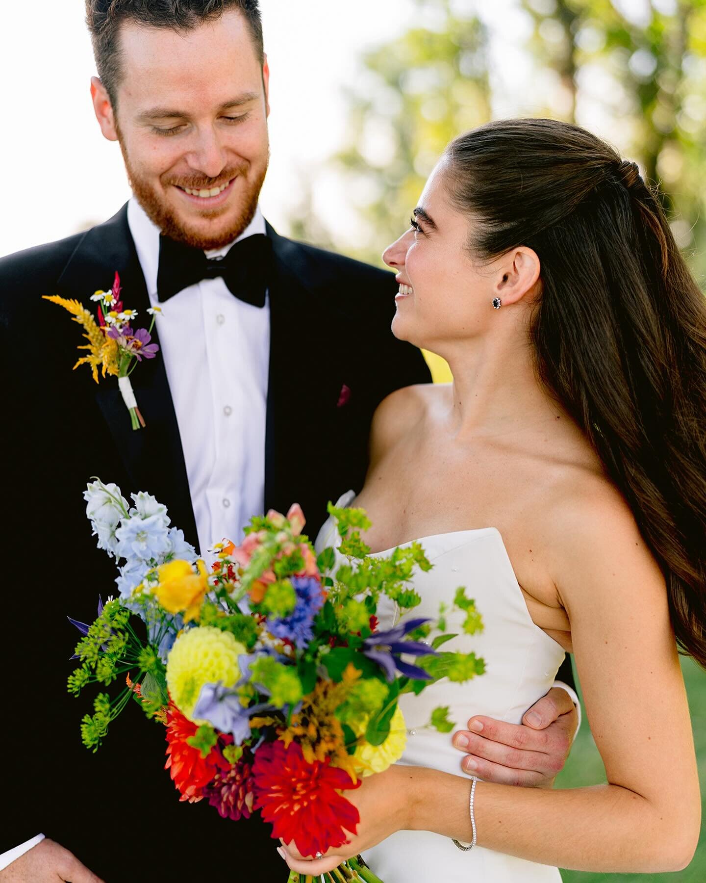 Manifesting more wildflower weddings this year✨💖🌼✌️@jelefante @rachelrodgersweddings