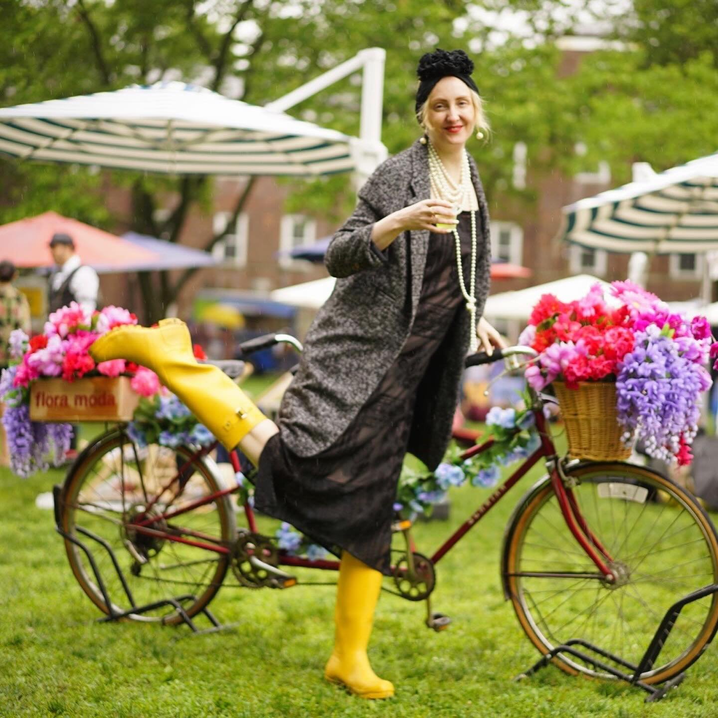Was delighted to flower this fabulous vintage tandem bicycle for @jazzagelawnparty recently- our absolute fav event of the summer. There's one more in August, so don't miss it! It was a cheerful addition to the @tastefrancemagazine activation and we 
