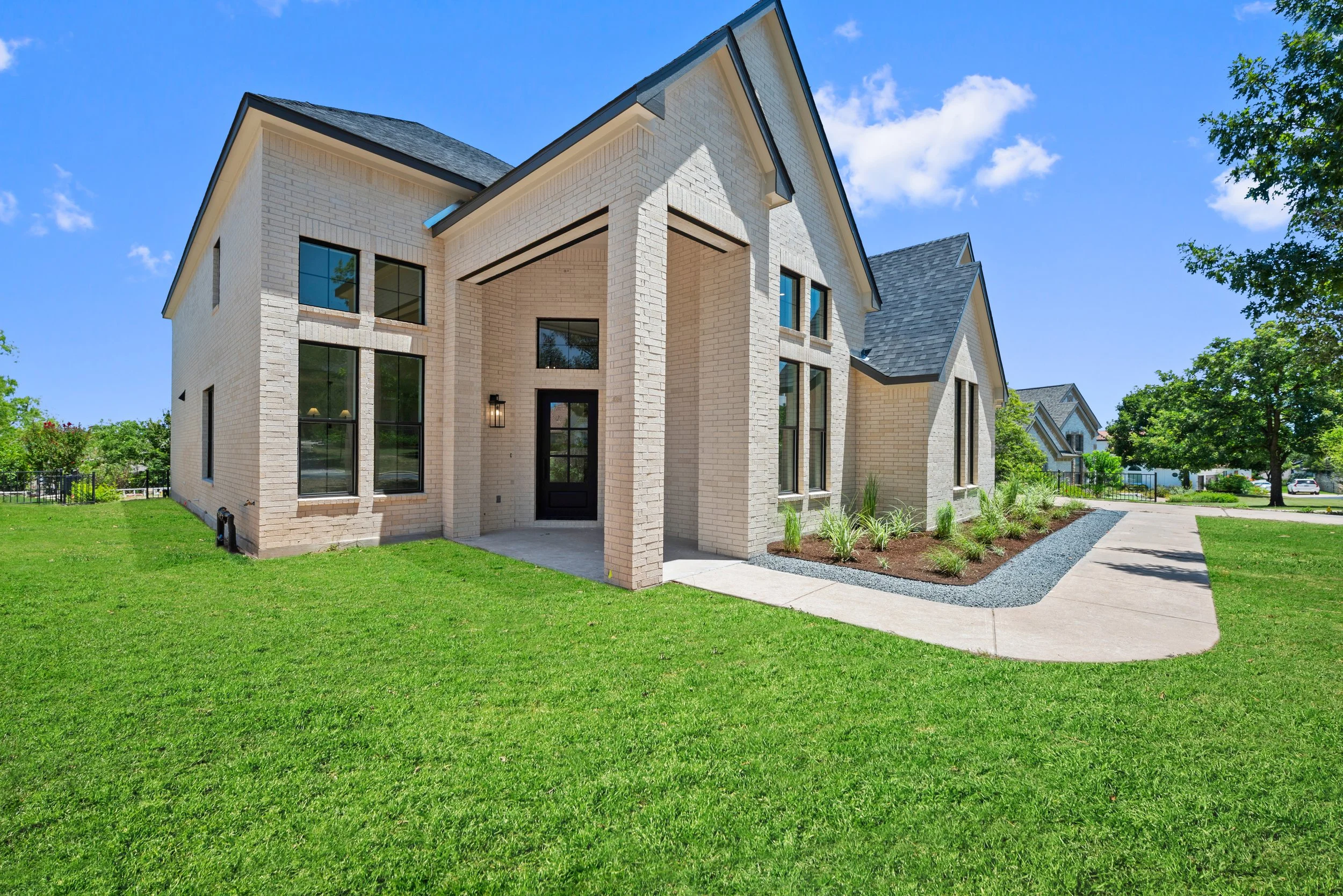 104_Whitley_Drive_0004.jpg