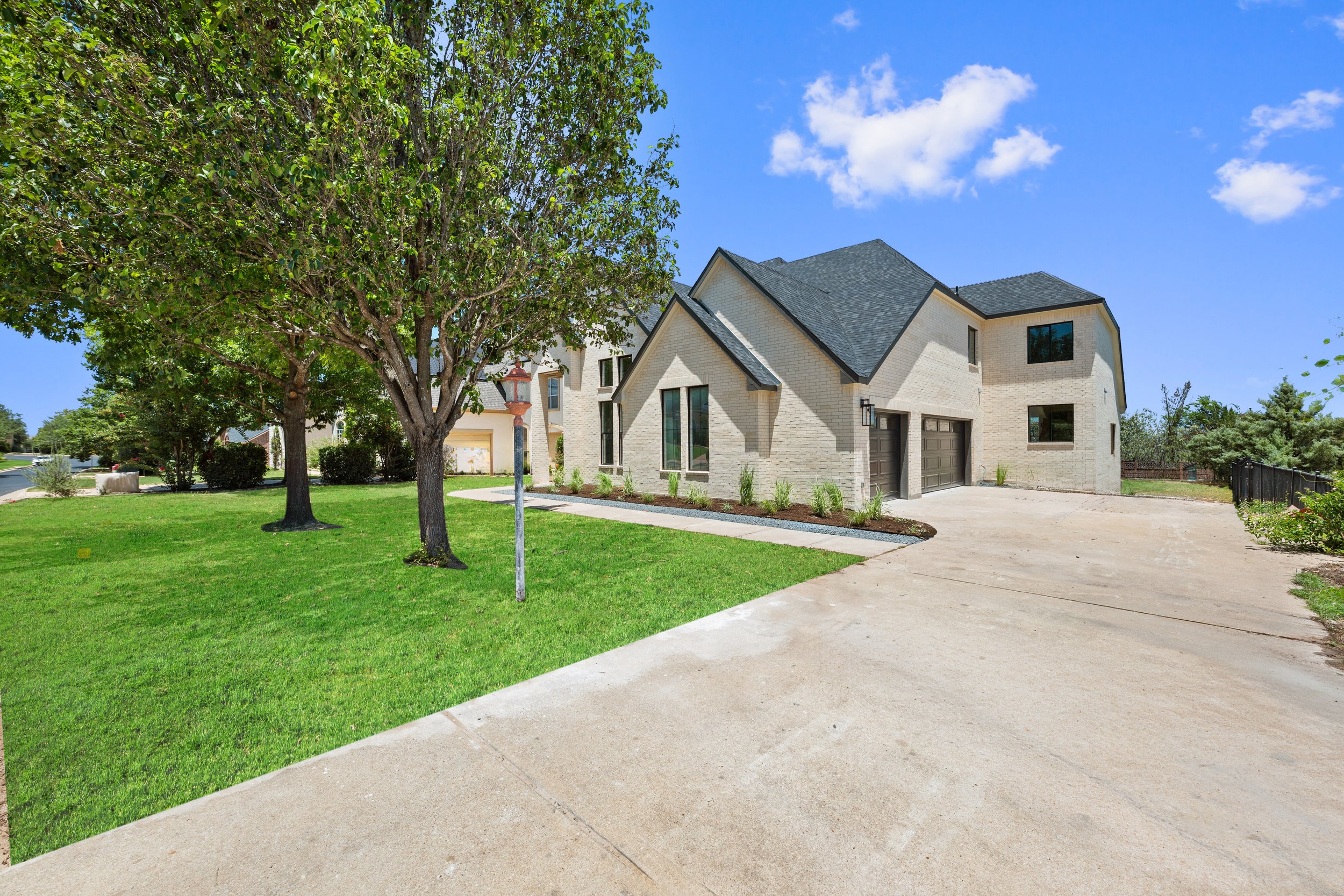 104_Whitley_Drive_0003.jpg