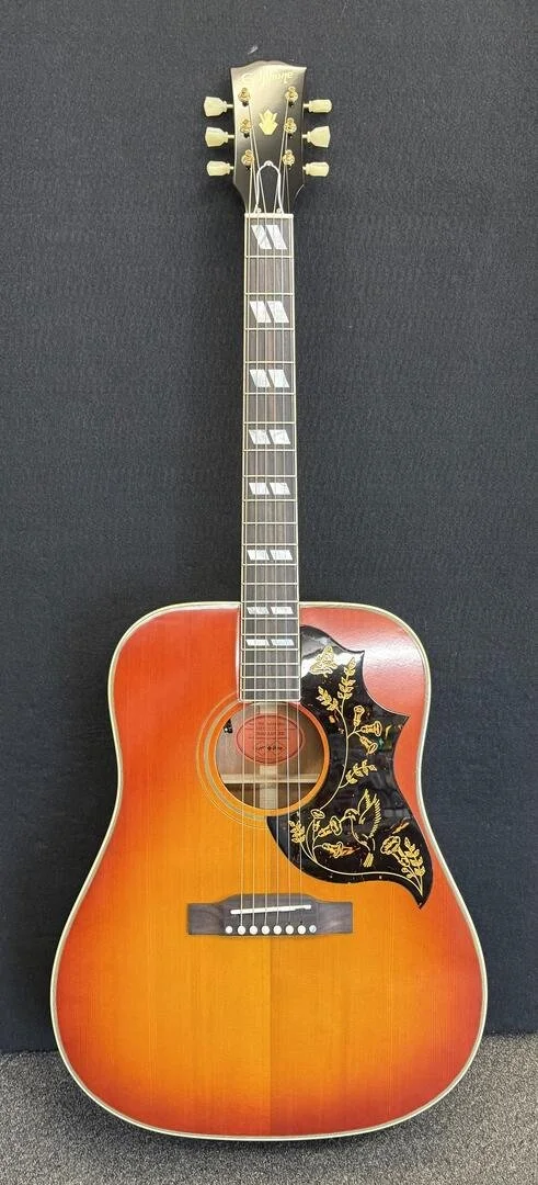 Epiphone Inspired by Gibson Custom 1960 Hummingbird Reissue-Heritage Cherry Sunburst with hard case
