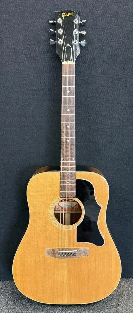 Used Gibson J50 Deluxe- Natural with case
