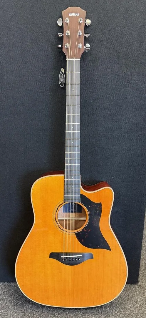 Yamaha A3M- Natural with case