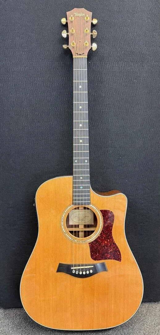 Used Taylor 710CE- Natural with case