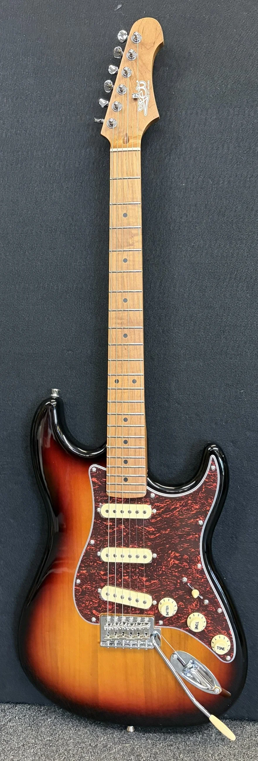 Jet JS 300-Sunburst