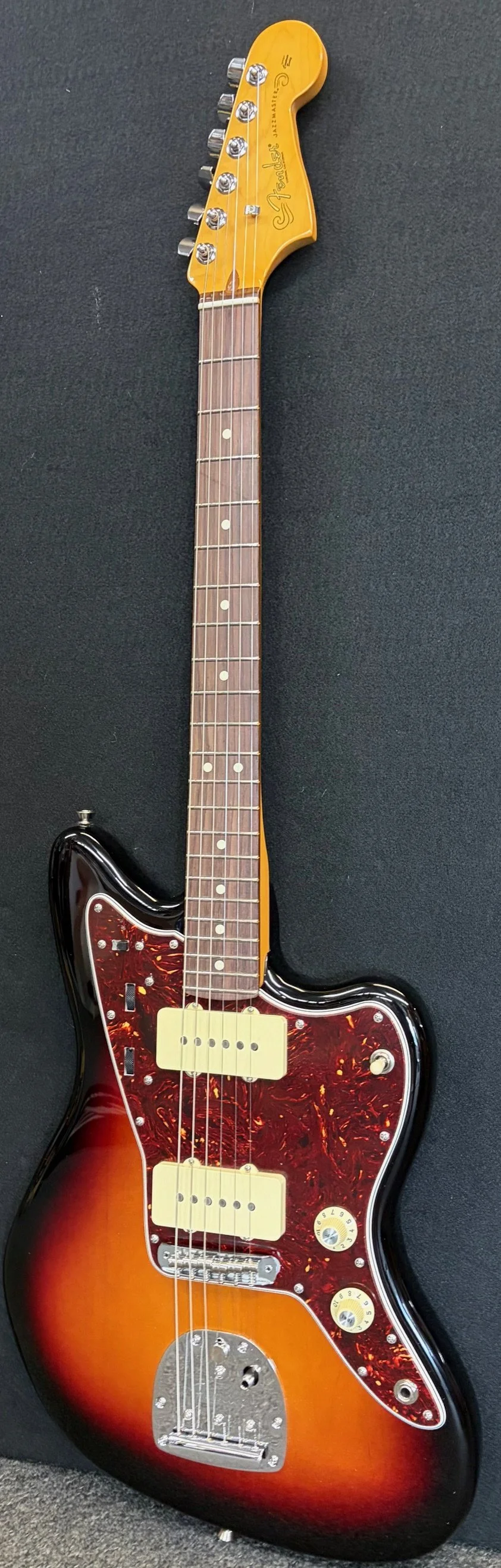 Used Fender Jazzmaster American Pro II-Sunburst with Hardshell case