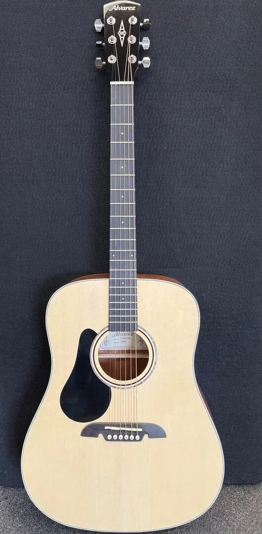 Alvarez RD26 Left-handed- Natural with bag