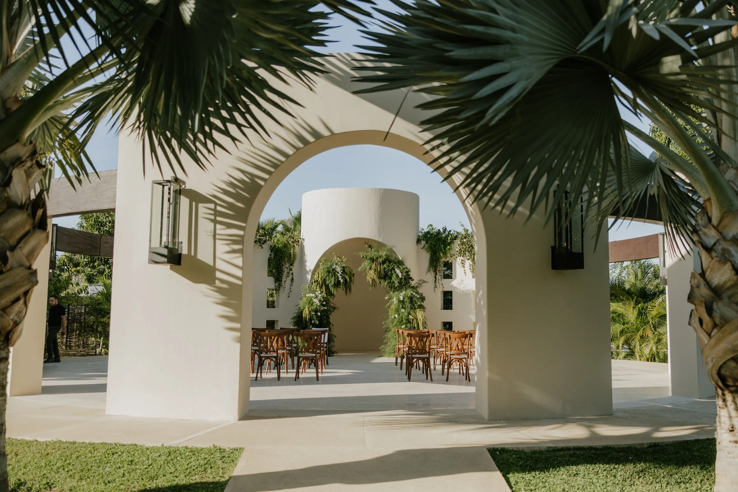 Baja Luna on Wedding Chicks: Espresso Tones &amp;  Mango Trees Set the Mood for This Cabo Wedding