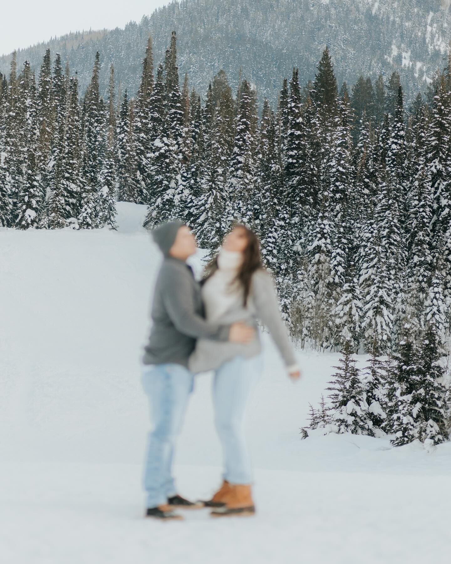 Throw back to a cute shoot in the snow ❄️ 
.
.
.
.
.
#slcweddingphotographer #utahengagements #draperphotographer #oremphotographer 
#parkcityphotographer #utahvalleyphotographer #southjordanphotographer #slcphotographer #saltlakecityphotographer #sa