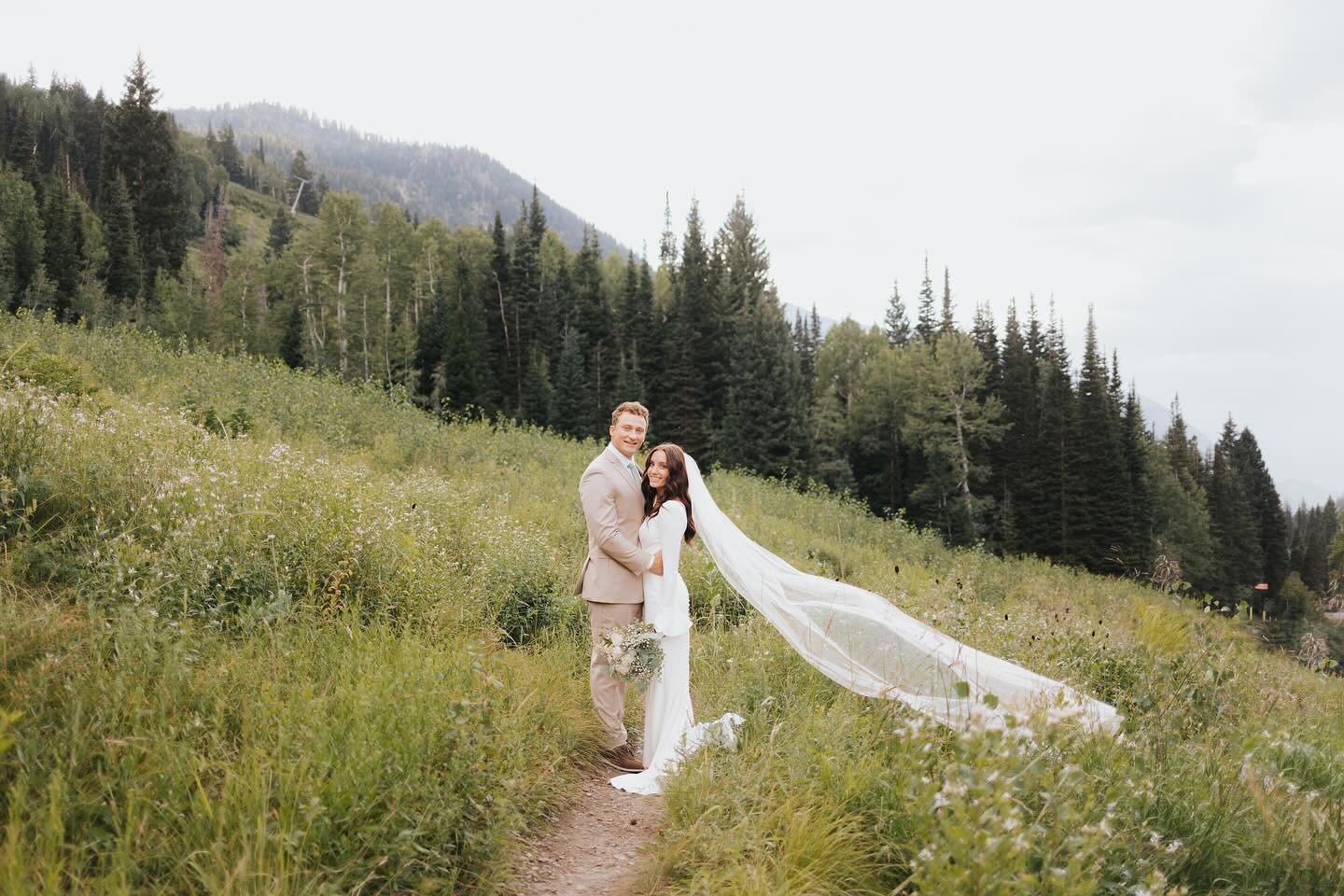 I love a good horizontal shot when the location is just too much to handle 🌲 
.
.
.
.
.
#slcweddingphotographer #utahengagements #draperphotographer #oremphotographer 
#parkcityphotographer #utahvalleyphotographer #southjordanphotographer #slcphotog