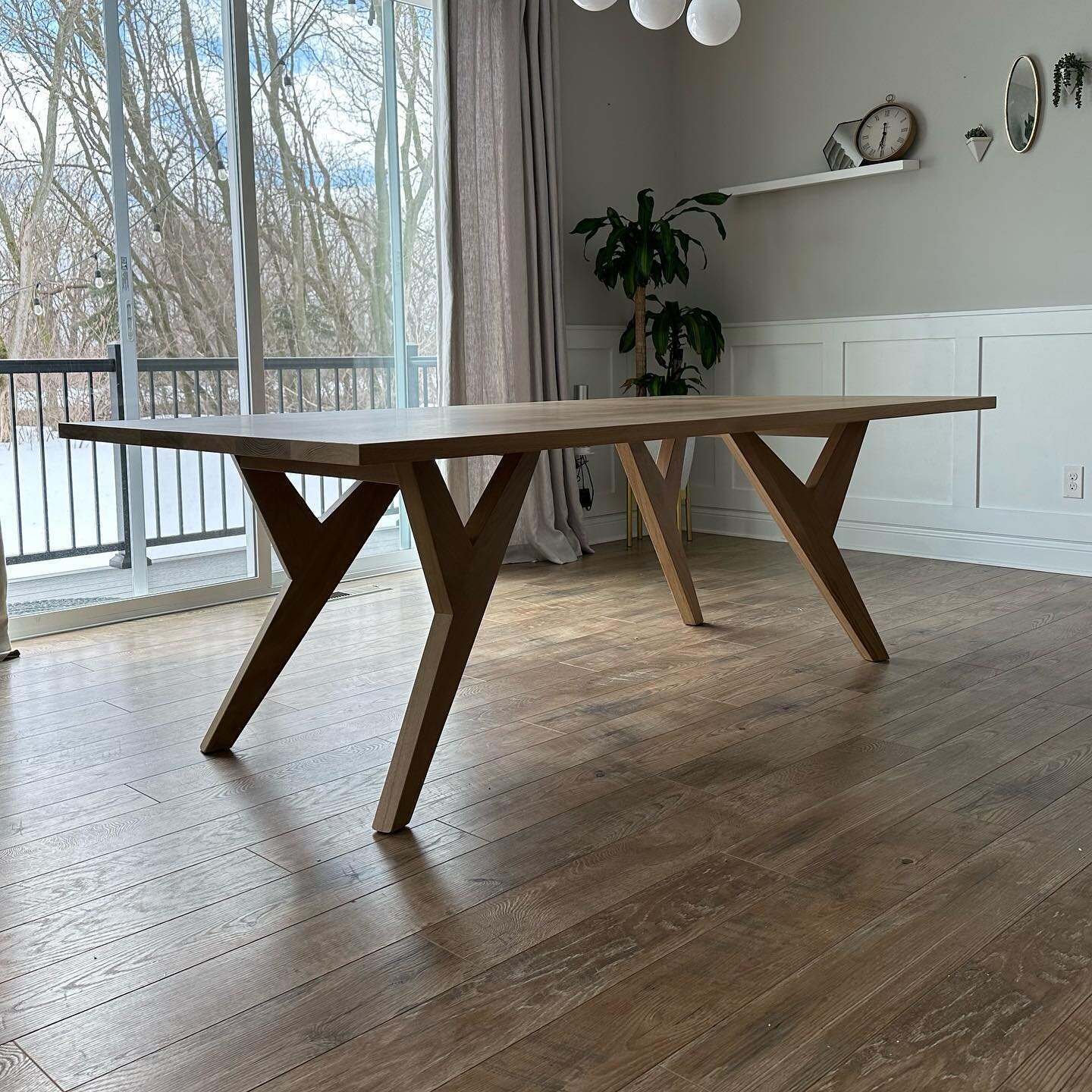 Every now and again, I get surprised by a table design, and this design did exactly that! When I initially drew out the table and legs, I wanted to ensure it was exactly what the customer wanted but also true to a style, contemporary look and feel. T