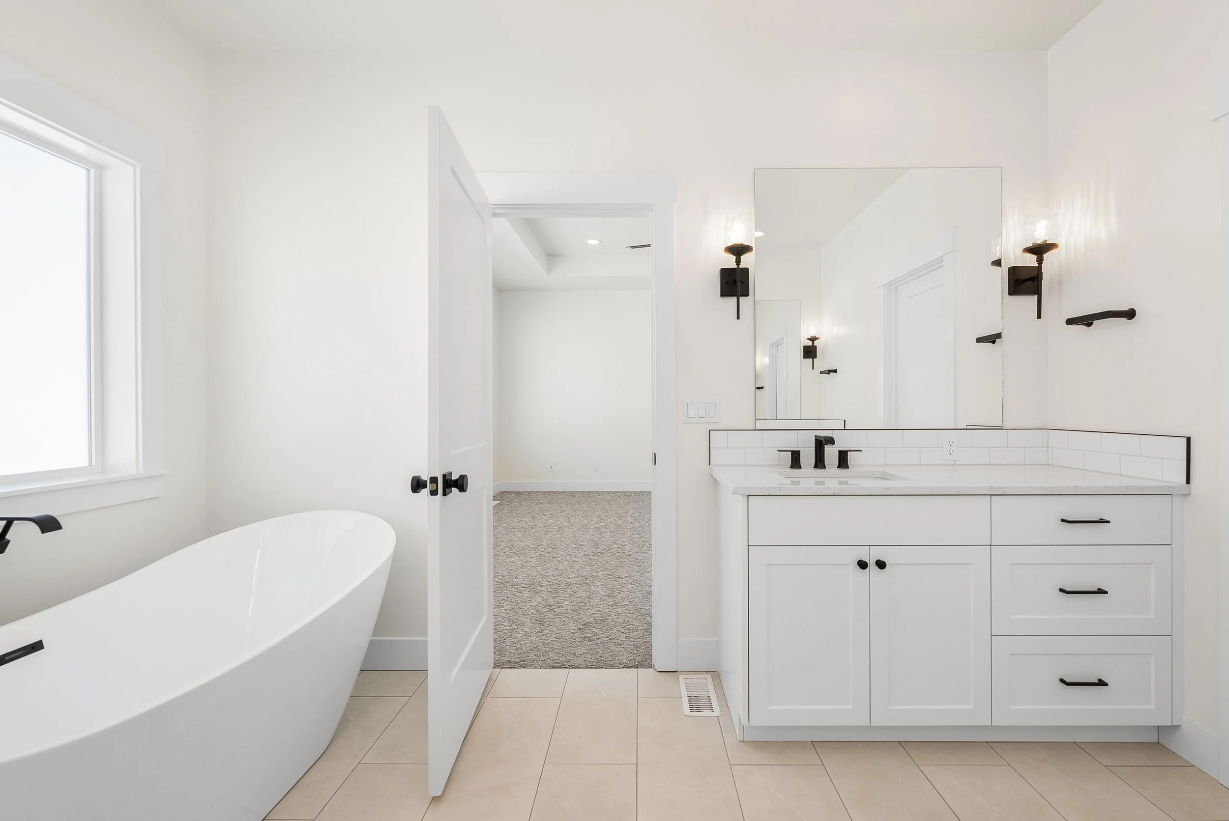 Mann Creek Bathroom & Laundry (13).jpg