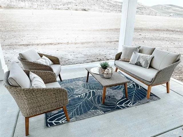 Mann Creek Living, Dining, & Kitchen (7).jpg