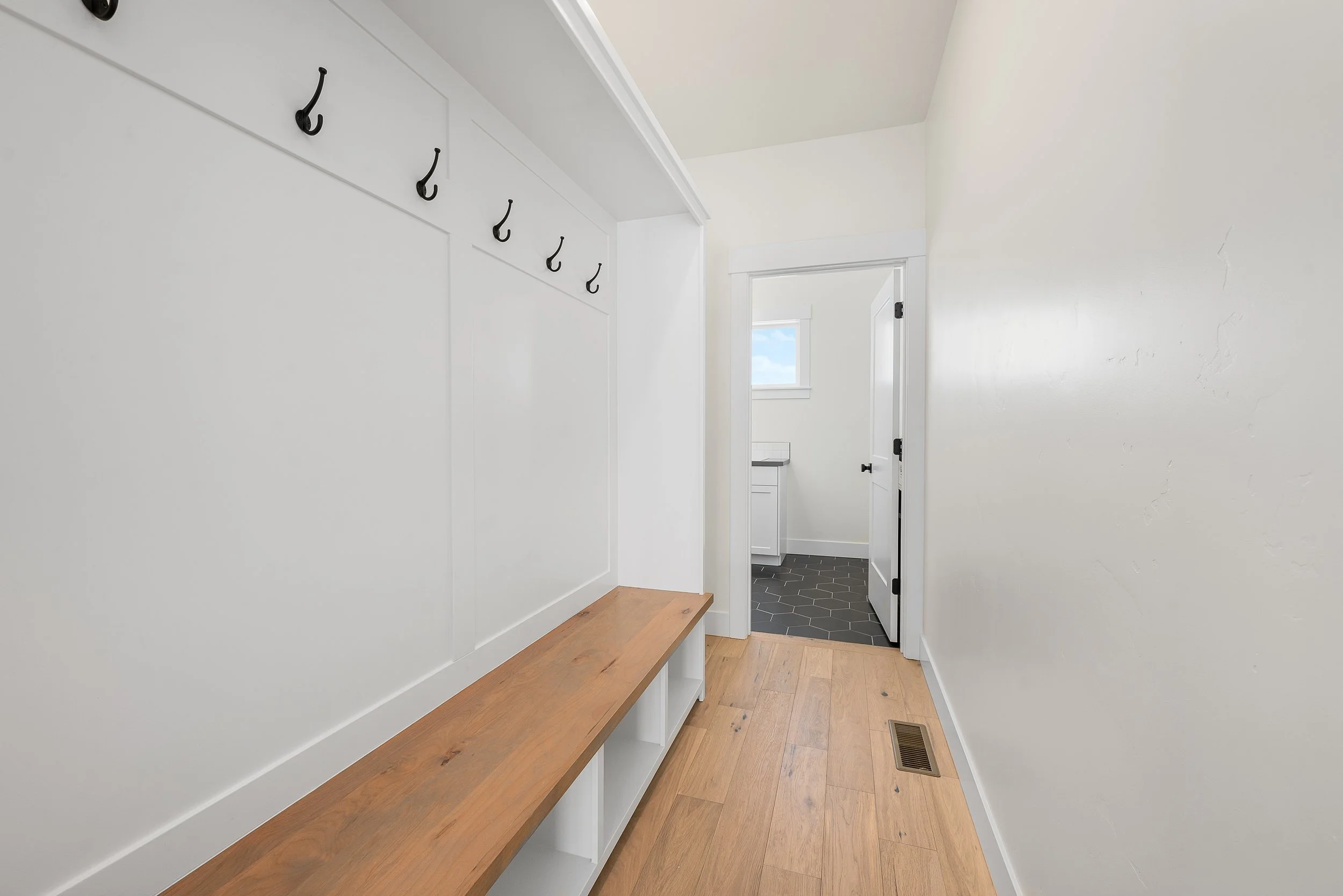 Mann Creek Bathroom & Laundry (17).jpg