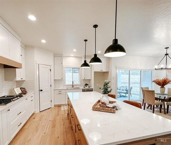 Mann Creek Living, Dining, & Kitchen (3).jpg