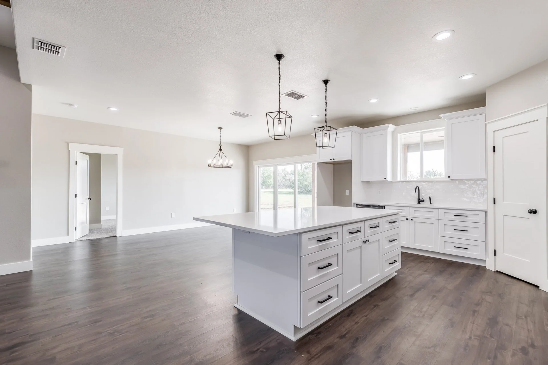 Bouy Drive Living, Dining, & Kitchen (10).jpg