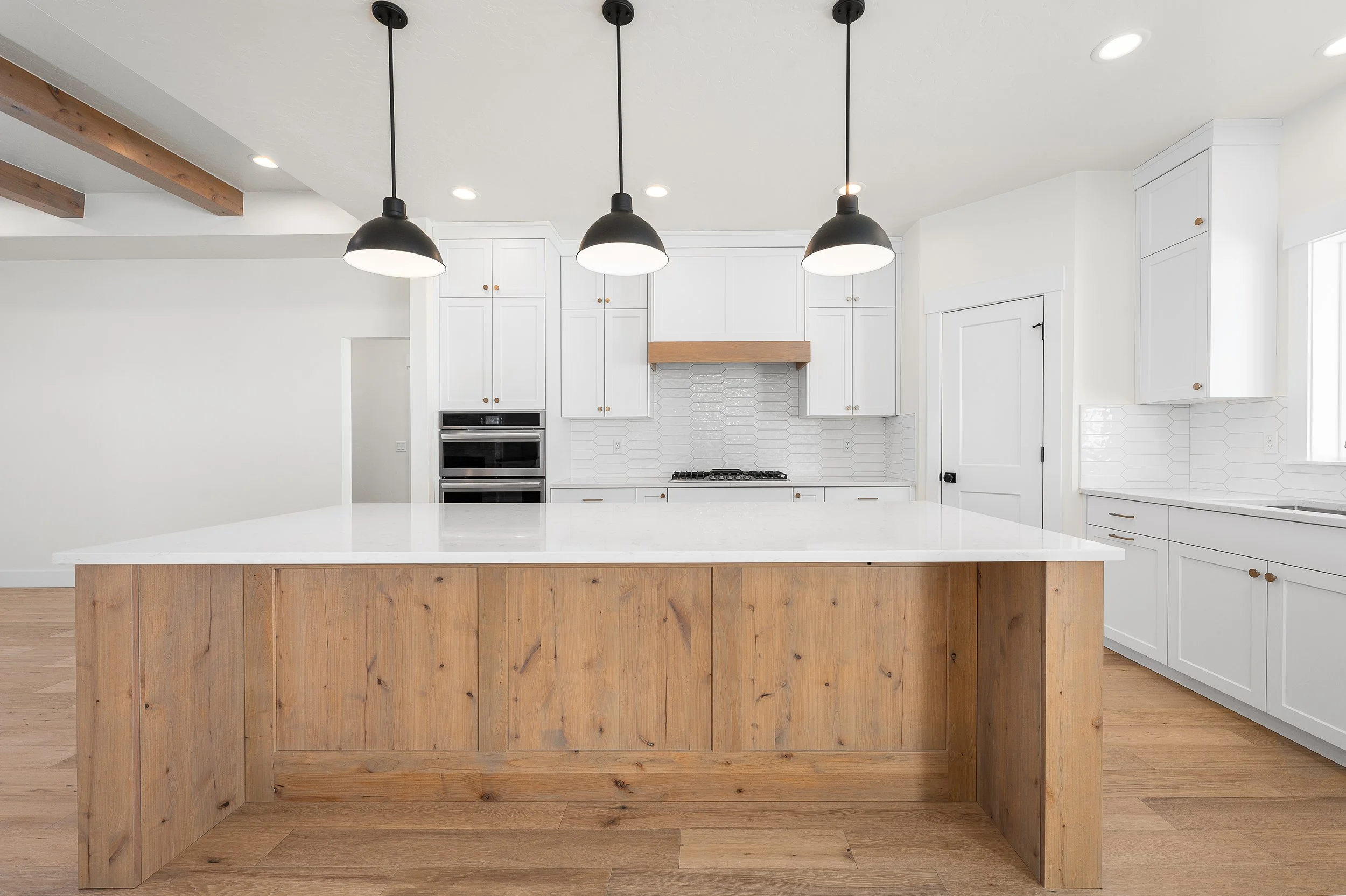 Mann Creek Living, Dining, & Kitchen (14).jpg