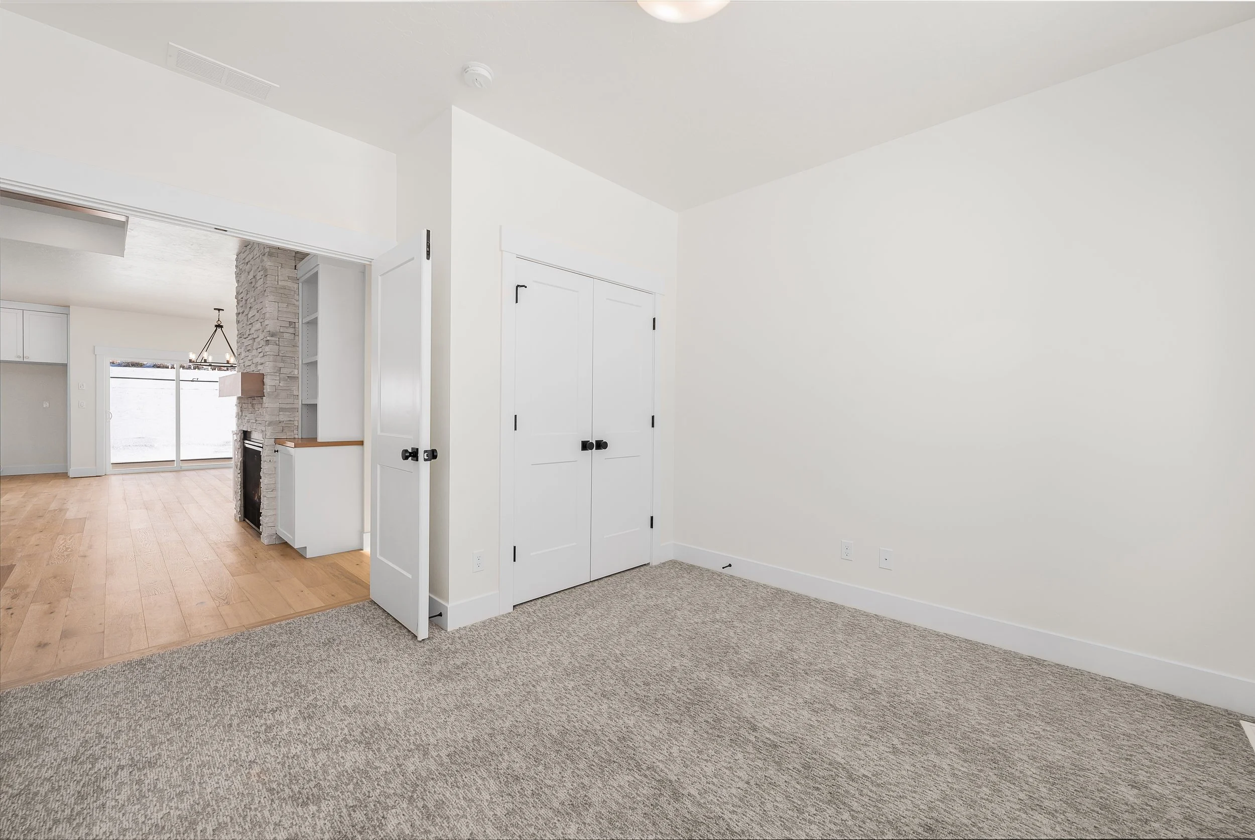 Mann Creek Living, Dining, & Kitchen (22).jpg