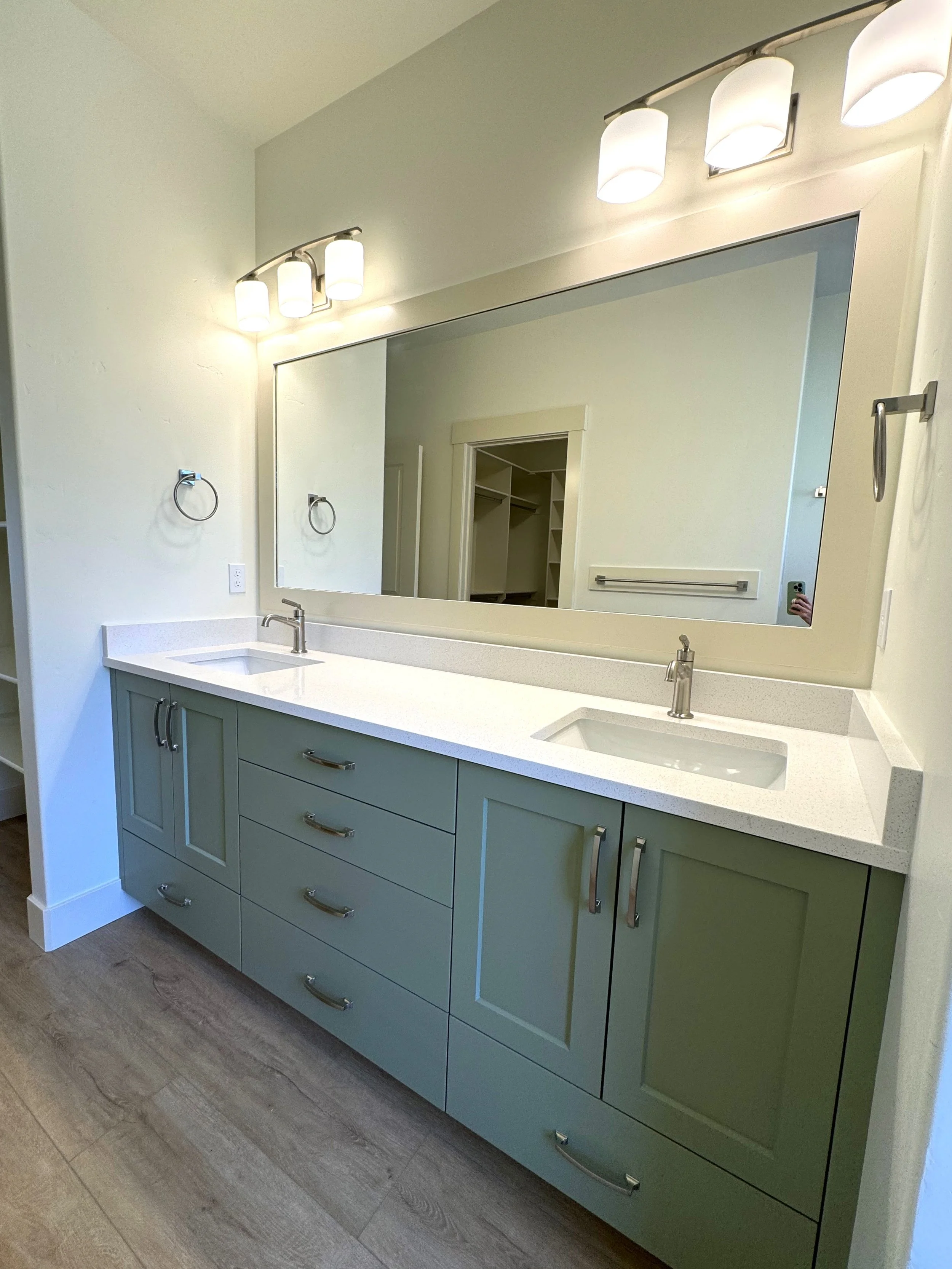 River Road Bathroom, Laundry (2).jpg