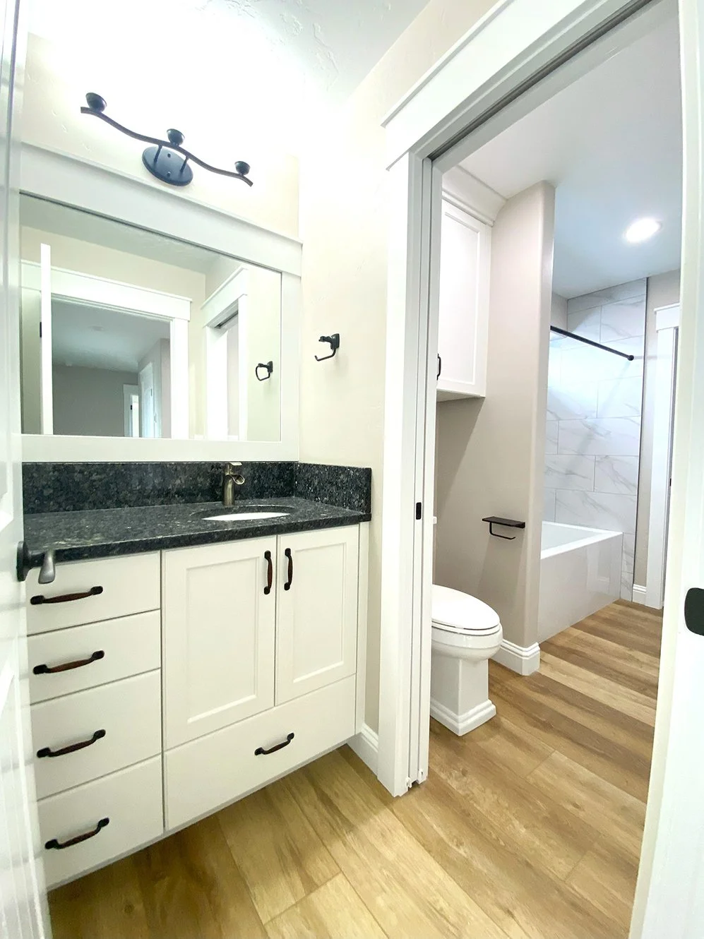 Loafer Lane Bathroom & Laundry (5.1).jpg