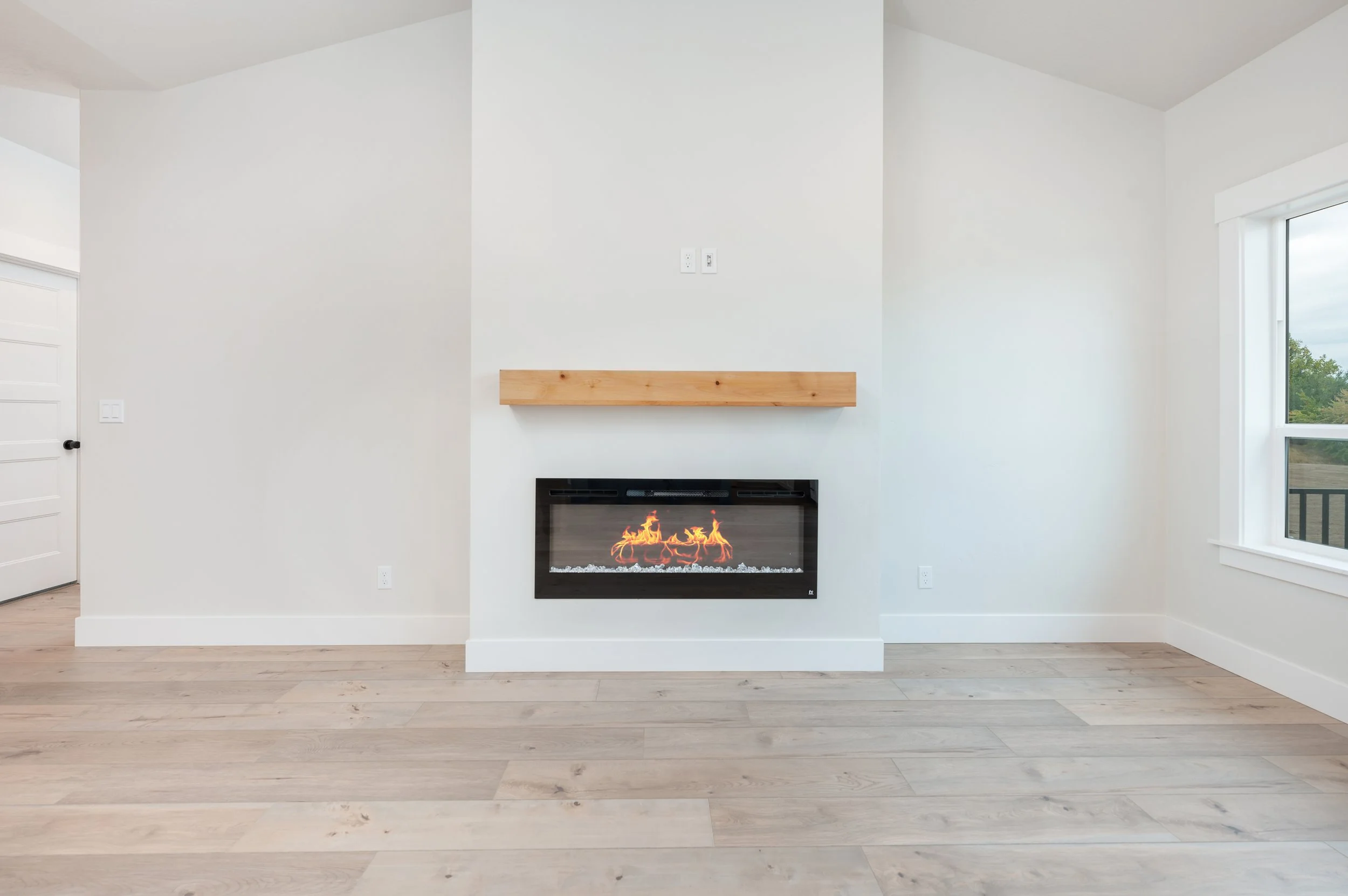 Iowa Ave Living, Dining & Kitchen (9).jpg