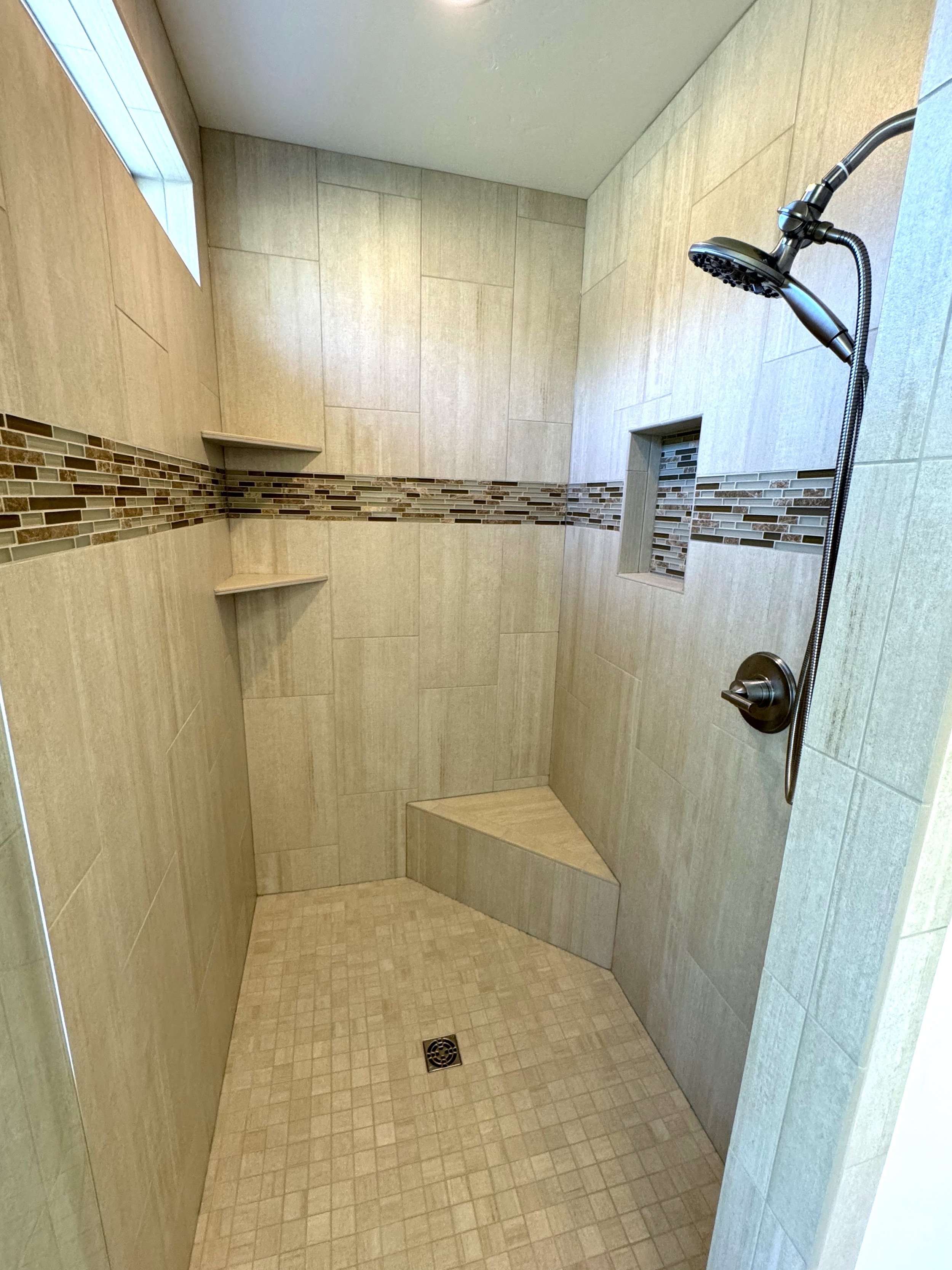 River Road Bathroom, Laundry (1).jpg