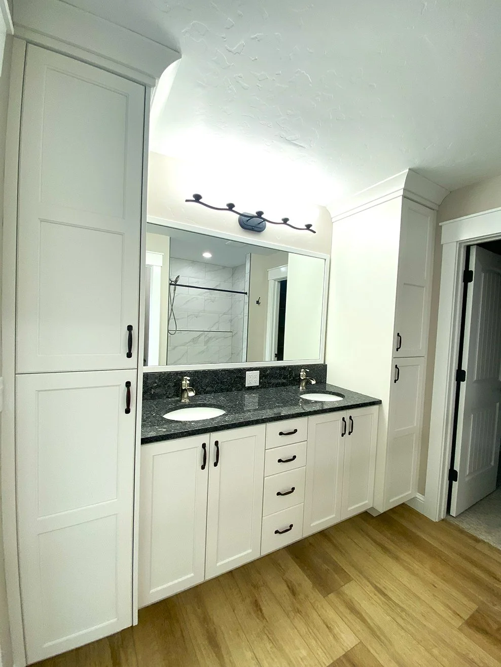 Loafer Lane Bathroom & Laundry (2.1).jpg