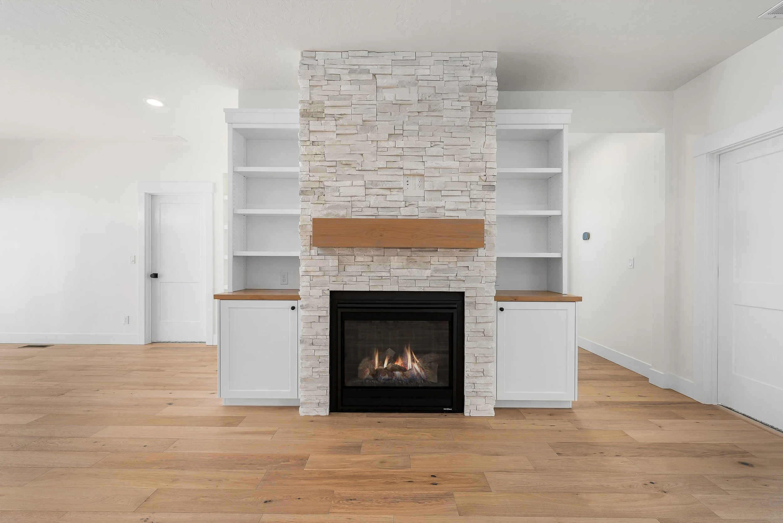 Mann Creek Living, Dining, & Kitchen (12).jpg